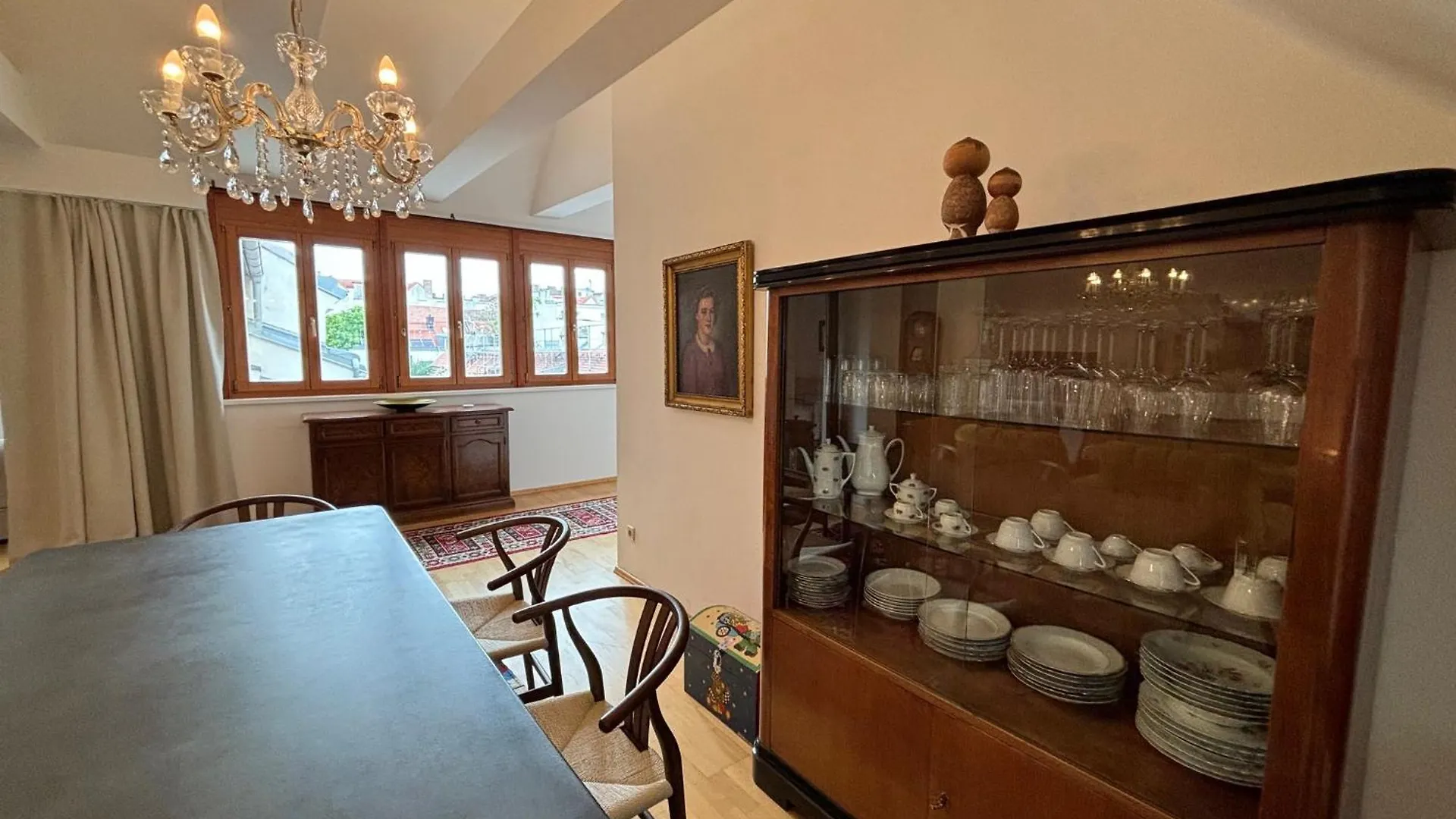 Grosszuegiges Apartment In Historischem Gebaeude Vienna
