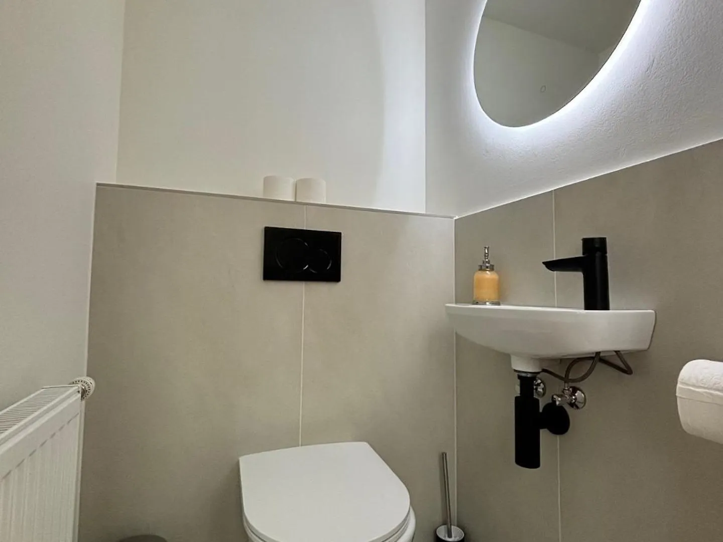 Grosszuegiges Apartment In Historischem Gebaeude Vienna Austria