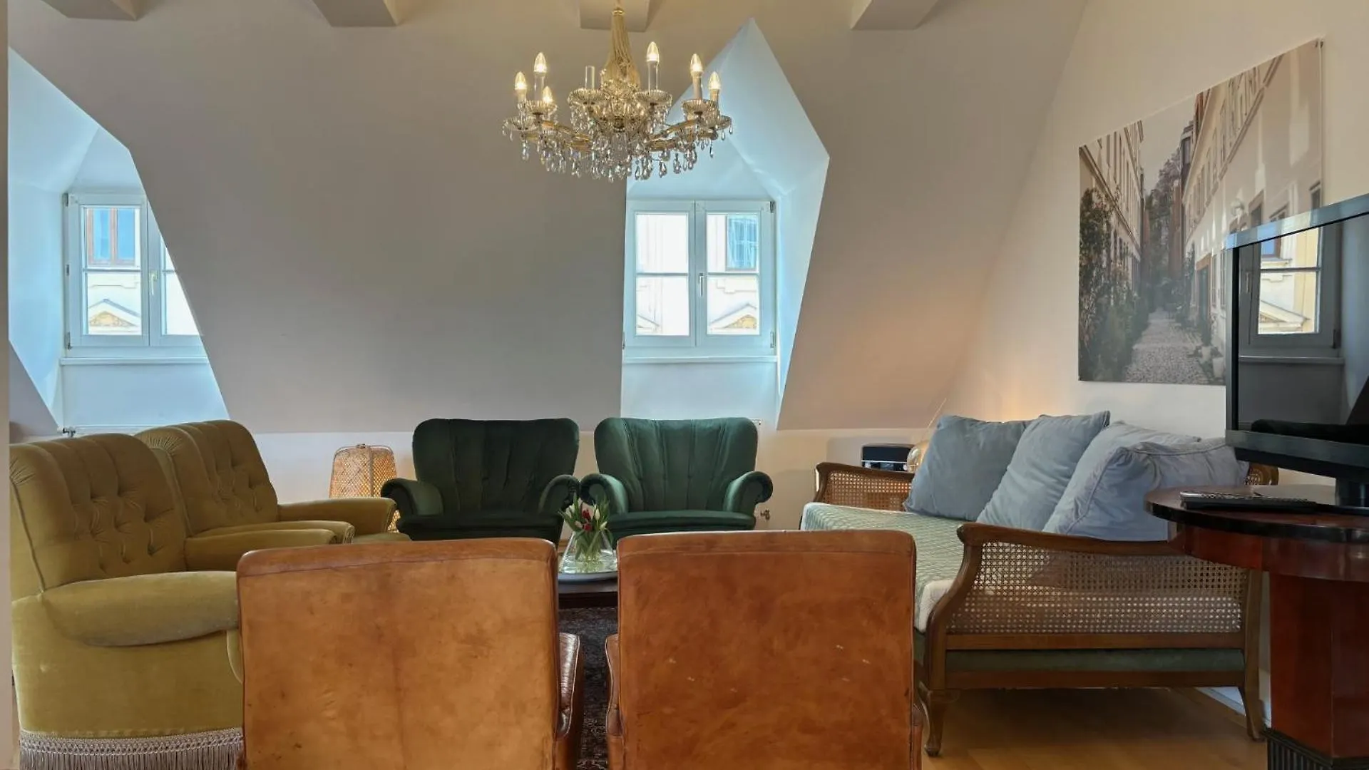 Grosszuegiges Apartment In Historischem Gebaeude Vienna Austria