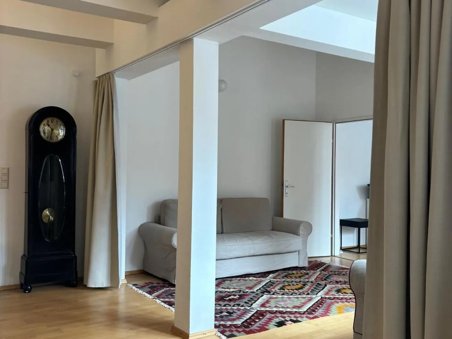 Grosszuegiges Apartment In Historischem Gebaeude Vienna