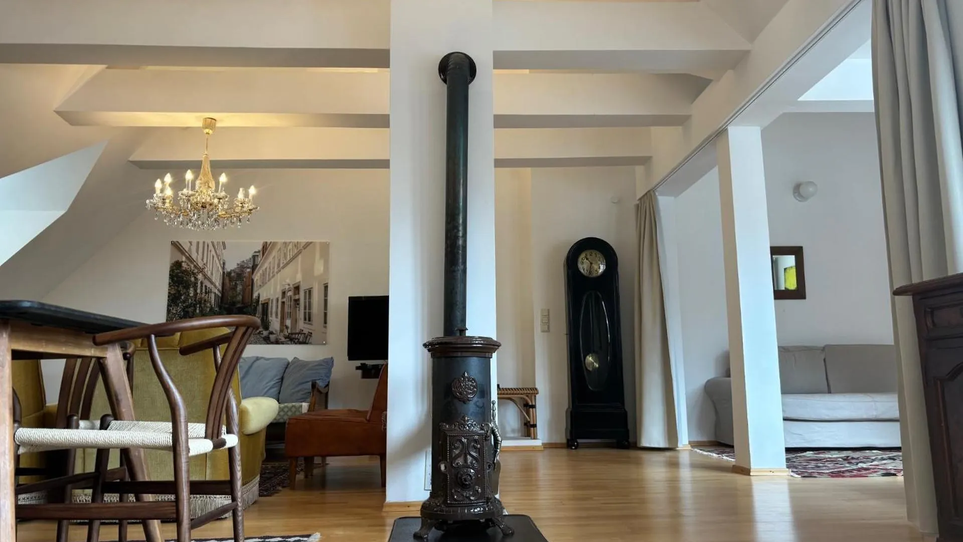 Grosszuegiges Apartment In Historischem Gebaeude Vienna Austria