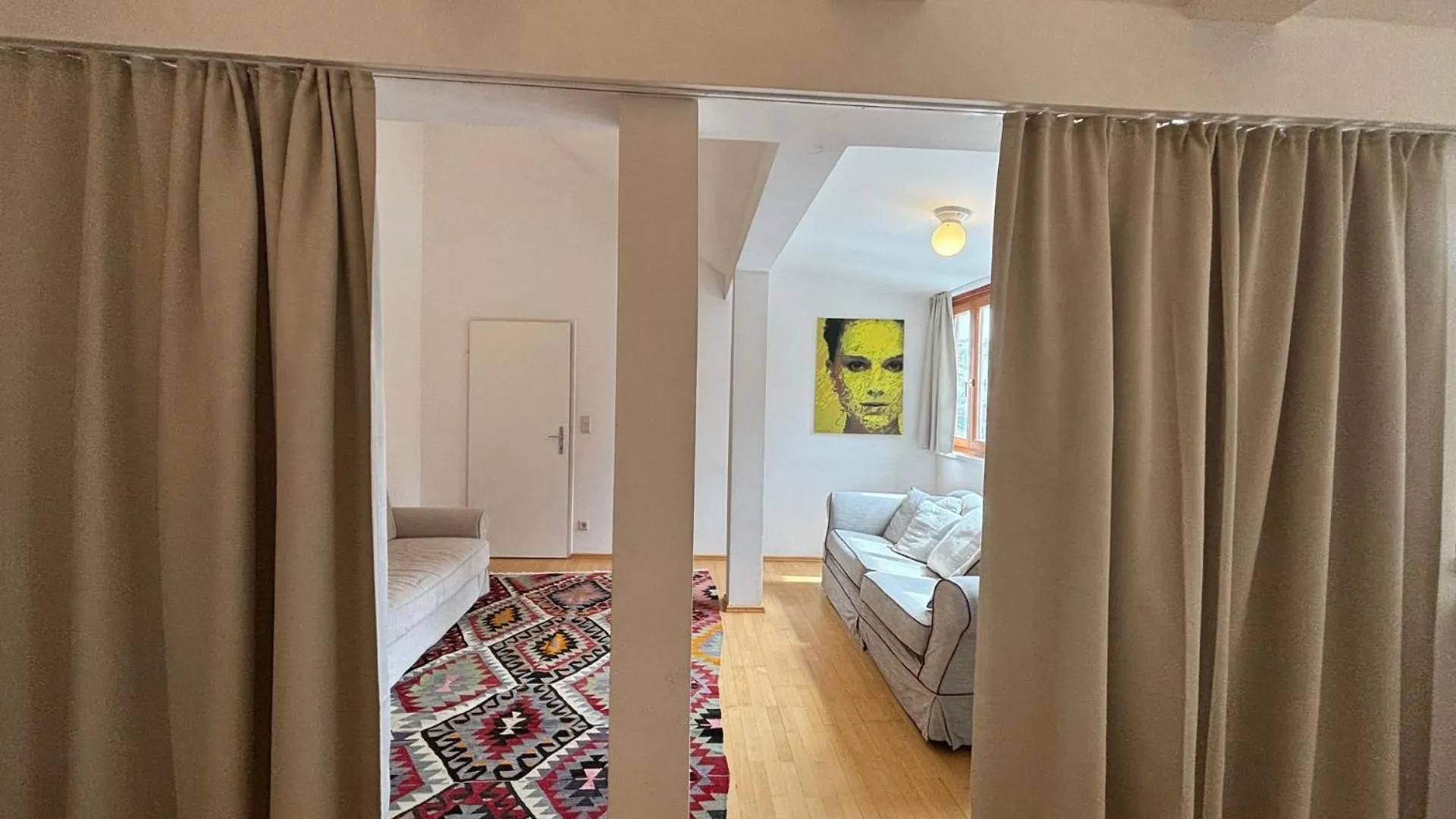 Grosszuegiges Apartment In Historischem Gebaeude Vienna