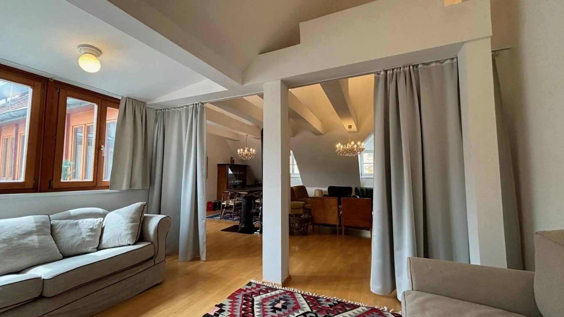 Grosszuegiges Apartment In Historischem Gebaeude Vienna