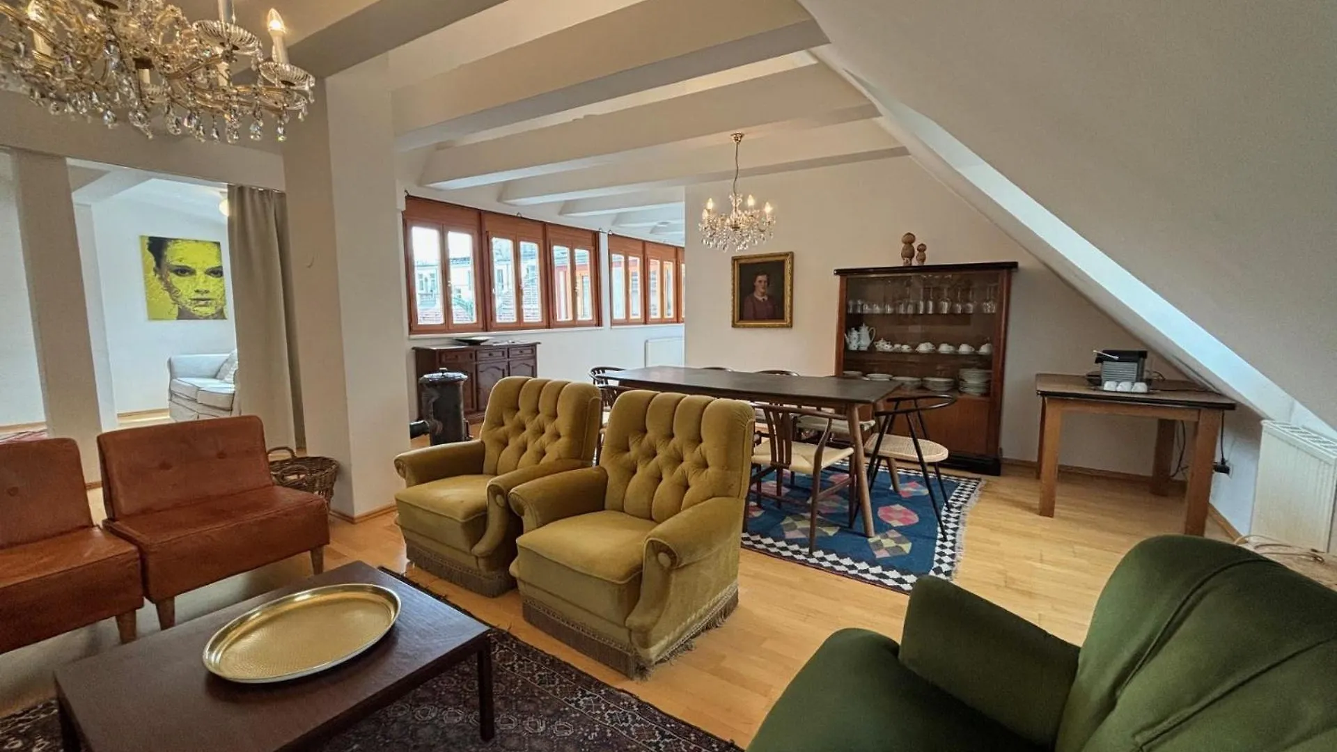Grosszuegiges Apartment In Historischem Gebaeude Vienna